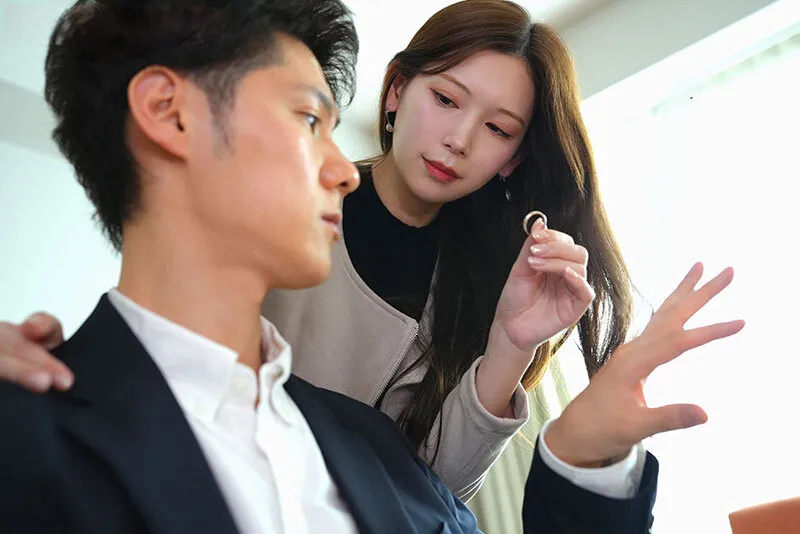 Người vợ đi đi chơi, ông chồng ở nhà bị nhỏ em bà xã gạ trả bài không trượt phát nào